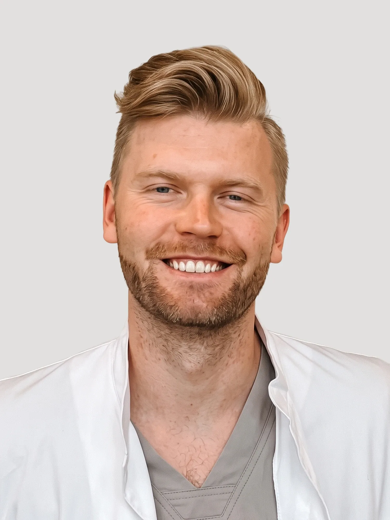 Portrait de Malte Schmelter, dermatologue en chef (Dr. med.)